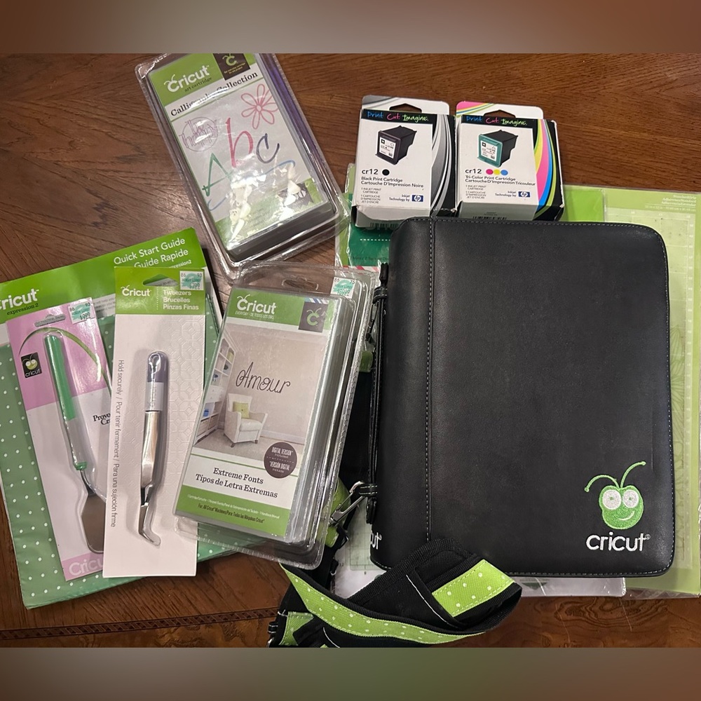 BUNDLE! Cricut Crafting Essentials Kit